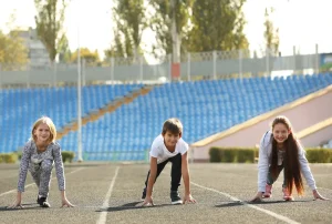 ジュニアテニスの年代別フィジカル基準2025